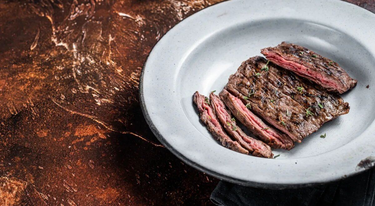 Что стоит знать о говяжьих стейках: от калорийности до уникальных вкусовых сочетаний
