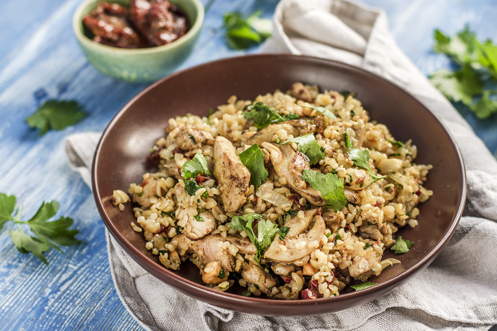 Курица Гарам Масала с булгуром и вялеными томатами