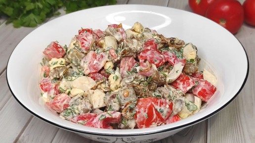 Салат с жареными баклажанами, помидорами и яйцами: незабываемый вкус лета