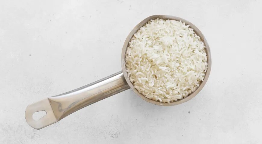 Простой и вкусный салат с тунцом и рисом для вашего стола