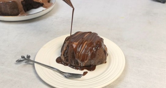 ПП шоколадные булочки с шоколадно-творожным соусом и глазурью