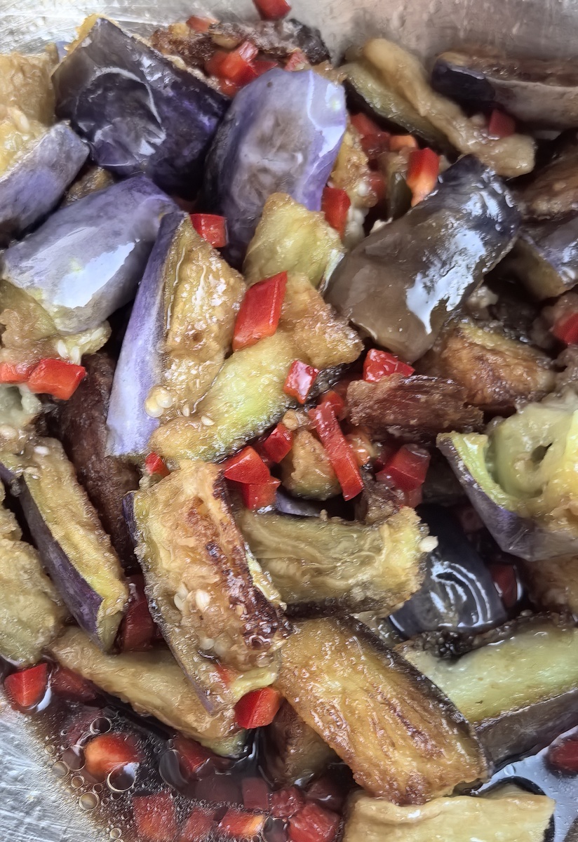 Салат из хрустящих баклажанов: вкус, который покоряет с первого укуса