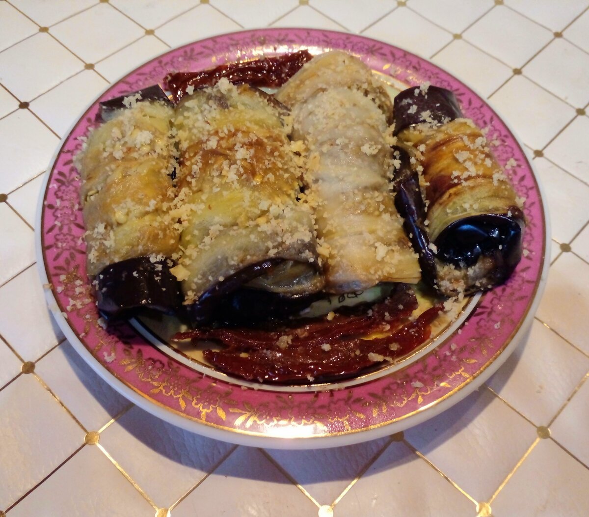 Вкусные рулетики из баклажанов: простота, которая покорит всех