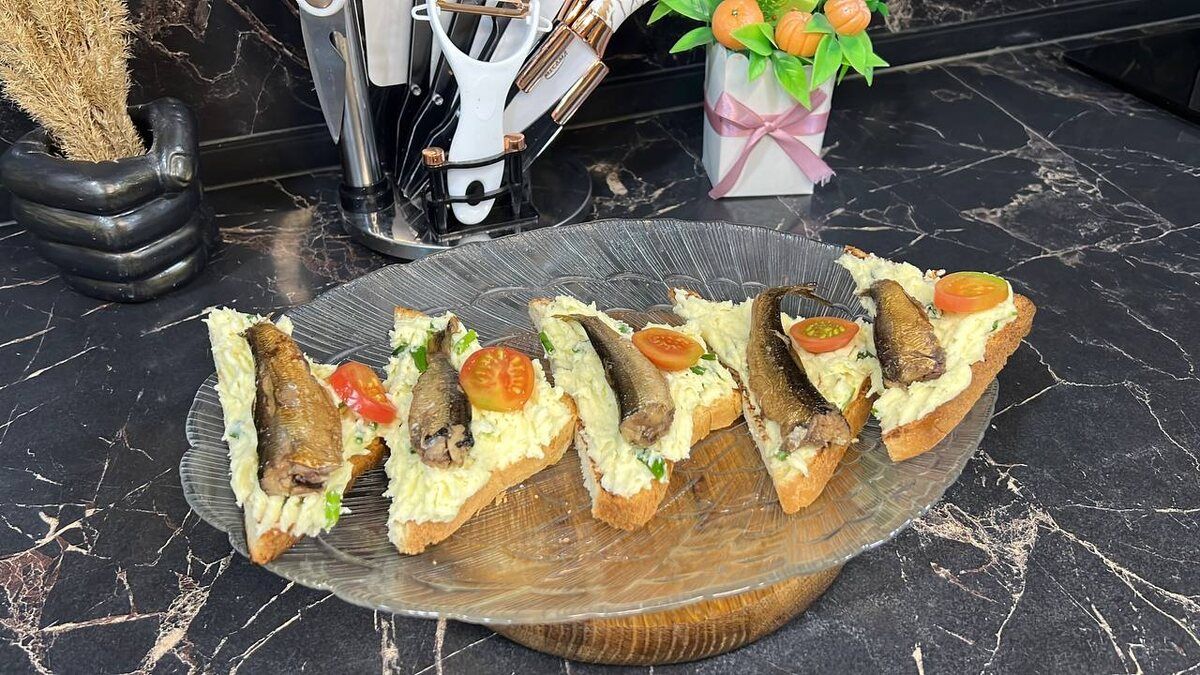 Бутерброды со шпротами: Идеальная закуска для фуршета