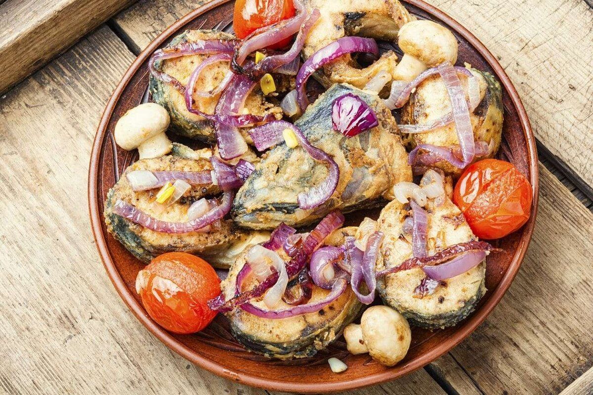 Нежная скумбрия с овощами: простой рецепт для вкусного ужина