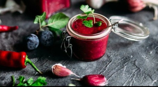 Четыре оригинальных рецепта соуса ткемали на каждый вкус