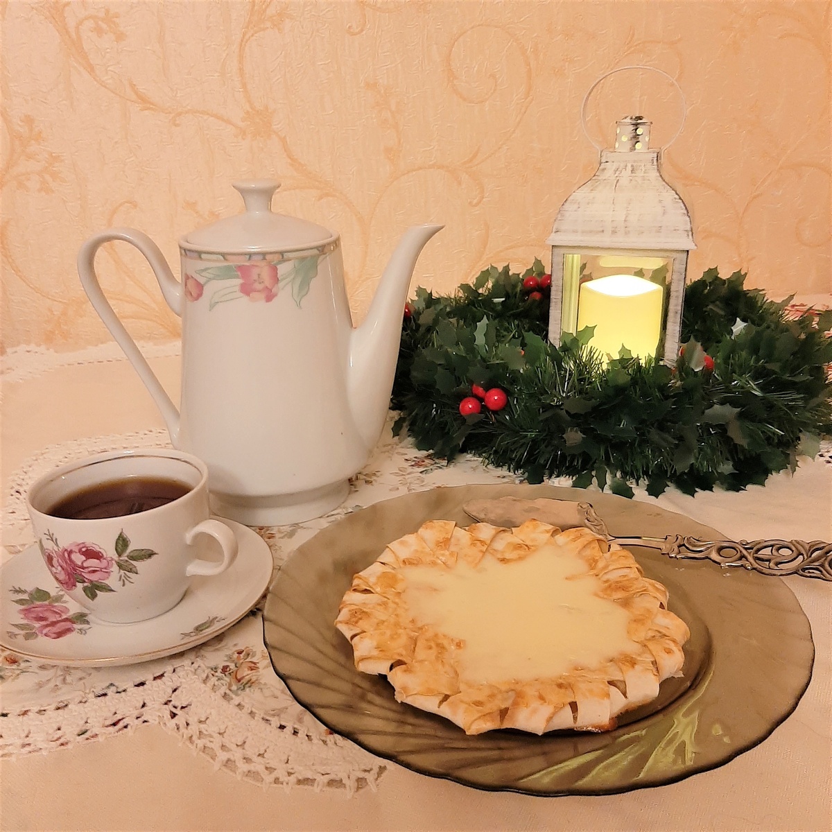 Яблоки под кремом на лаваше: быстрое и вкусное угощение для чаепития