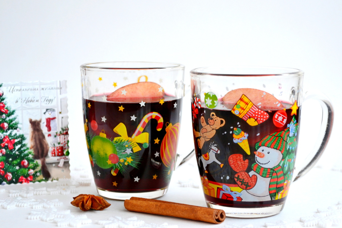 Глинтвейн для всей семьи: два рецепта для уютных зимних вечеров