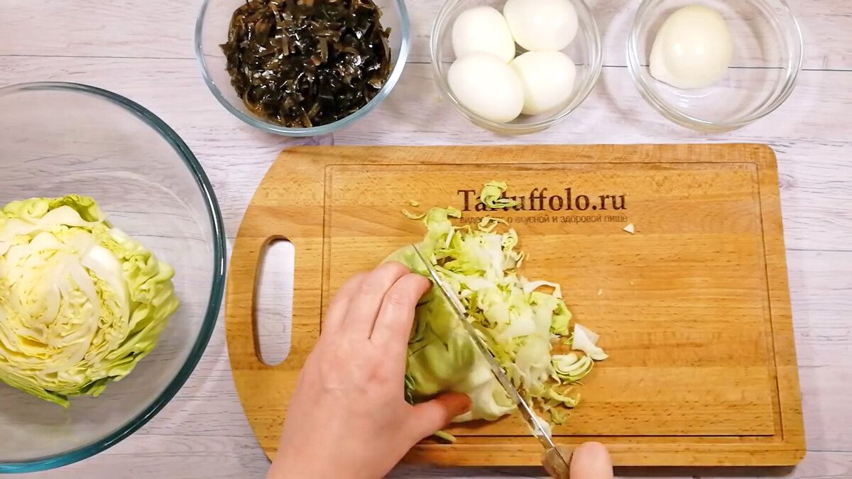 Салат с капустой и морской: простой, но невероятно вкусный рецепт