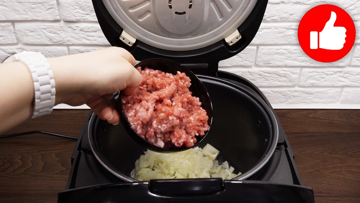 Нежный фарш в сметанном соусе: идеальное блюдо для мультиварки