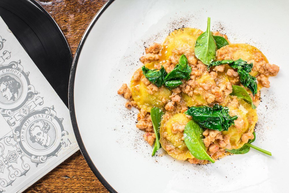 Неповторимые равиоли с картофелем и сочным рагу из кролика