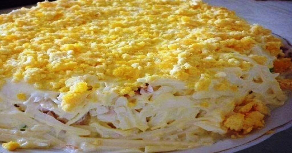 Невероятно вкусный салат с шпротами для любого повода