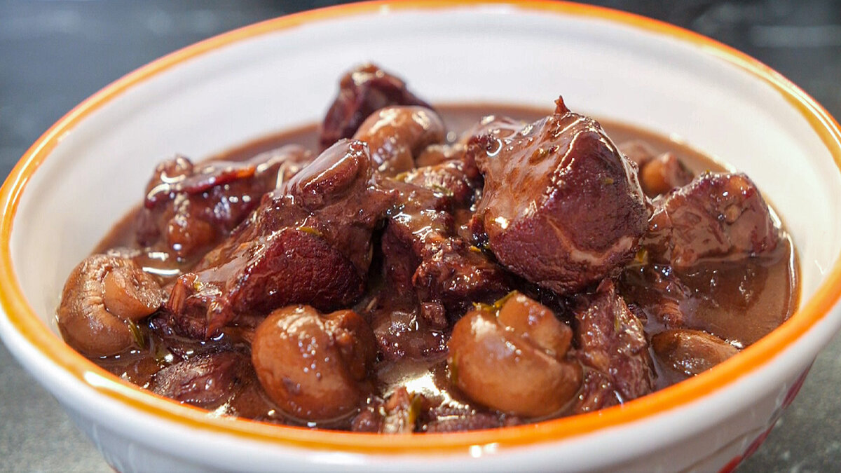 Нежнейшее мясо по-бургундски: как приготовить настоящую французскую классику