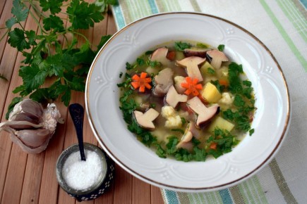 Грибной суп с чесночными галушками: простой рецепт, который покорит вкусовые рецепторы