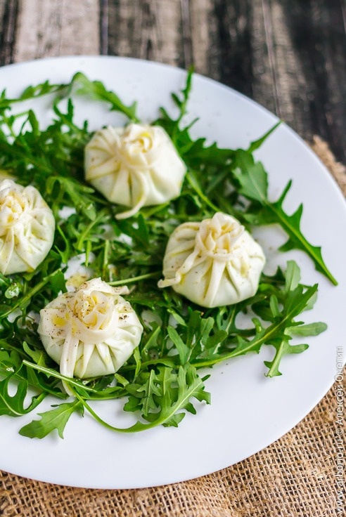 Необычные хинкали из сыра: легкий и вкусный рецепт для домашних вечеринок