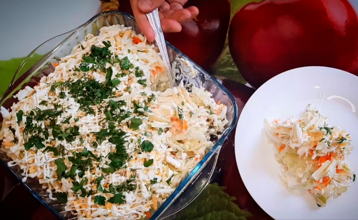 Нежный салат "Адмиральский": как порадовать гостей простым и вкусным блюдом