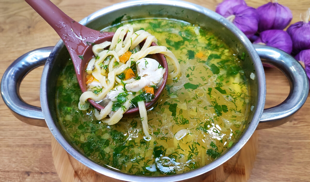 Вкусный и легкий куриный суп с домашней лапшой: идеальный рецепт на каждый день