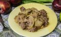 Приготовьте куриную печень с яблоками и луком в мультиварке