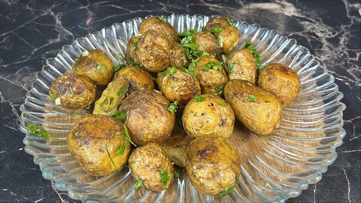 Простой и аппетитный картофель в духовке