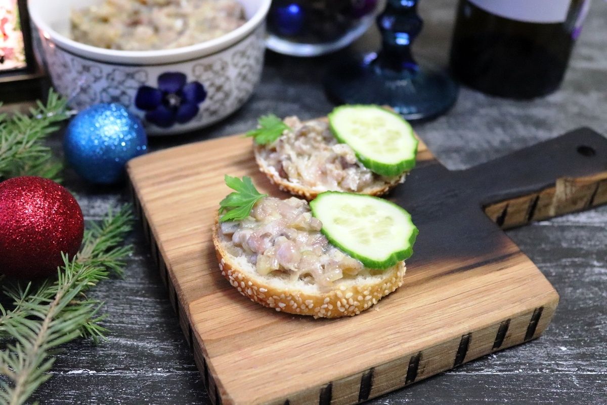 Форшмак с маринованными грибами: уникальный еврейский салат, который удивит вас